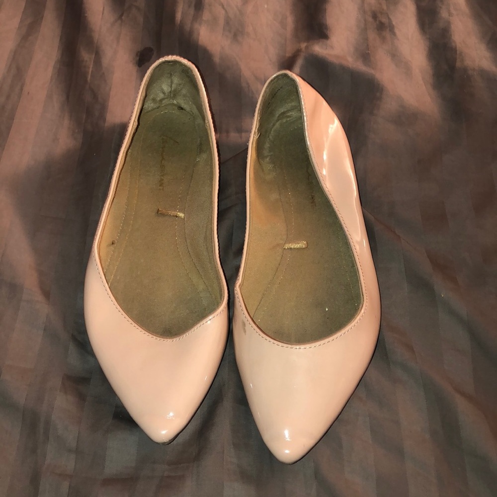 Nude flats